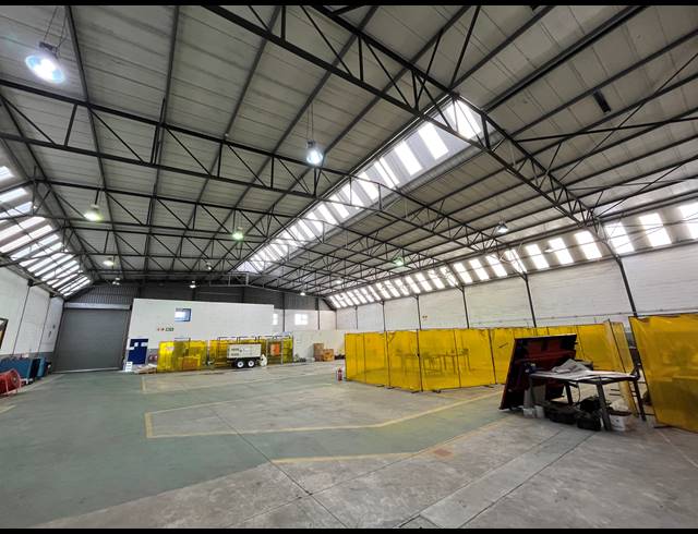 1,040M² WAREHOUSE TO LET IN KILLARNEY GARDENS